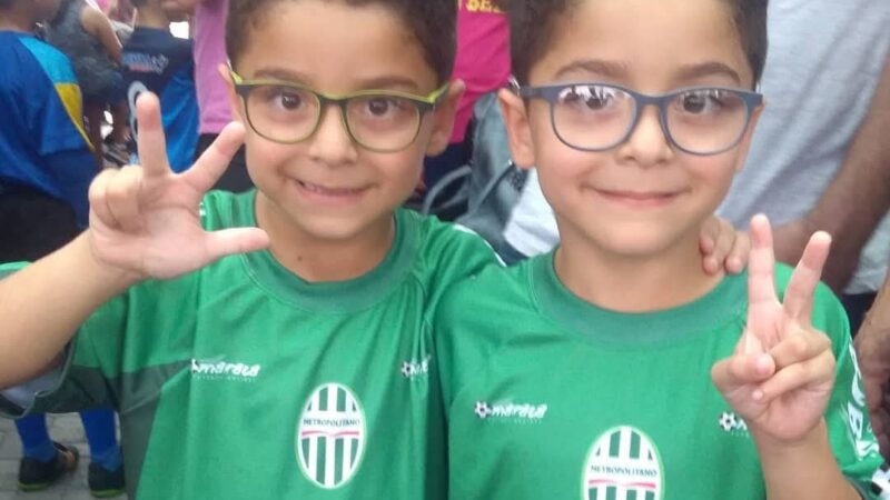 Gêmeos passam em peneira e jogarão juntos no clube do coração