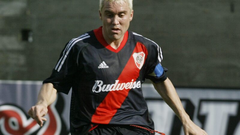 River se aproxima de Coudet, pentacampeão argentino como volante do clube nos anos 2000