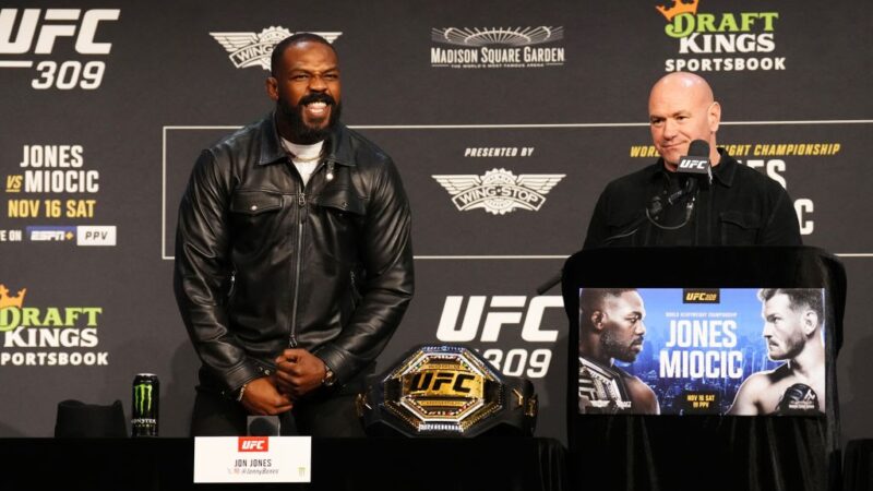 Jon Jones revela proposta recebida para lutar na Casa Branca