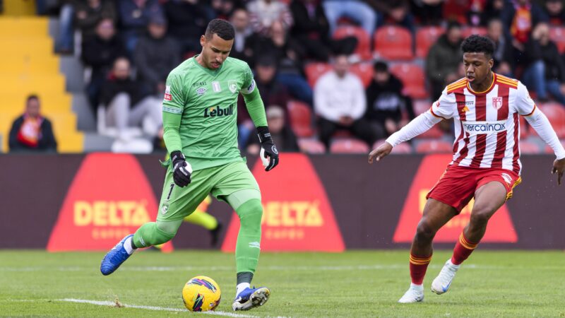 Gabriel Batista, ex-Flamengo, vibra com reação no Campeonato Português: “Oito finais pela frente”