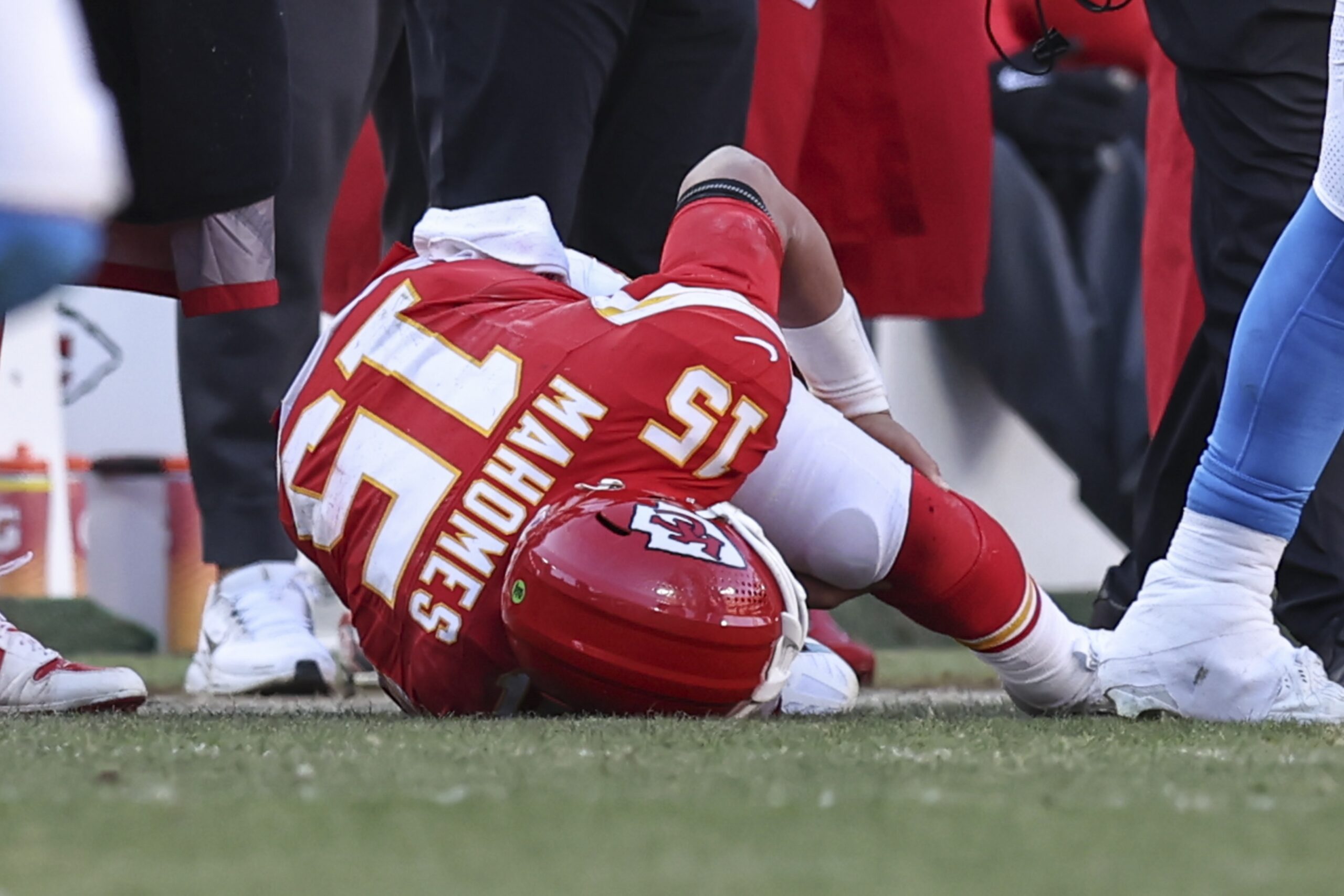 Mahomes avança em recuperação e surpreende com treino após grave lesão no joelho; veja