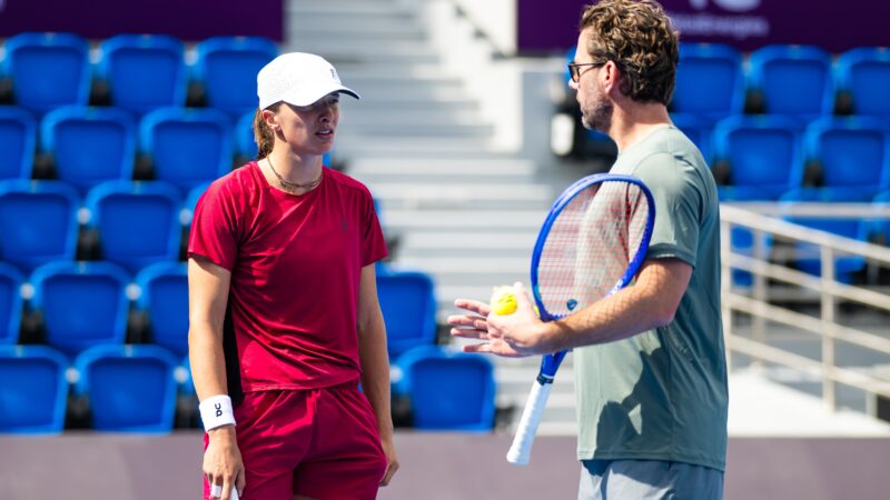 Swiatek anuncia fim da parceria com treinador após eliminação precoce no Miami Open