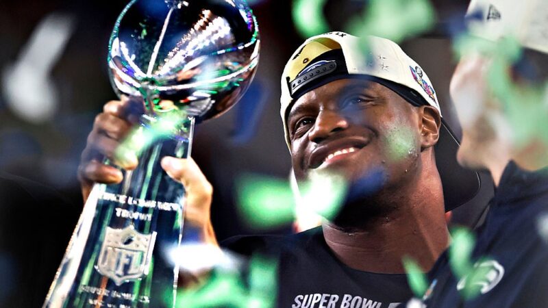 MVP do Super Bowl LX deixa os Seahawks e assina com os Chiefs