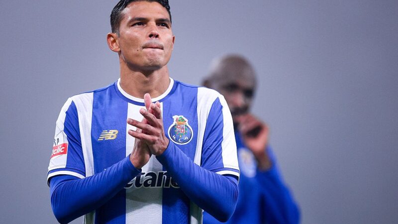 Thiago Silva alcança mil jogos na carreira em partida do Porto na Liga Europa