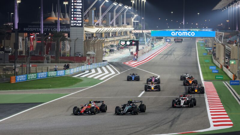 Mercedes e Ferrari dão bons sinais em testes, mas novo regulamento promete equilibrar forças em 2026