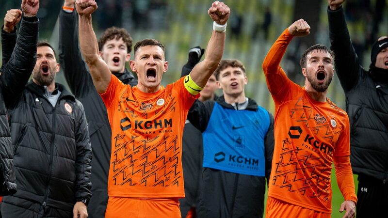 Campeonato Polonês tem todos os times ainda brigando por título e contra o rebaixamento; entenda