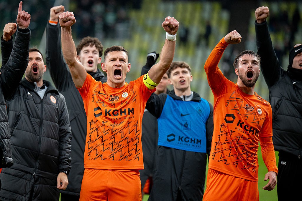 Campeonato Polonês tem todos os times ainda brigando por título e contra o rebaixamento; entenda
