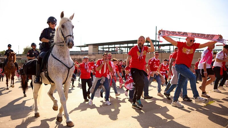 Sevilla vai reembolsar ingressos da torcida após “incidentes inaceitáveis” no clássico com o Betis