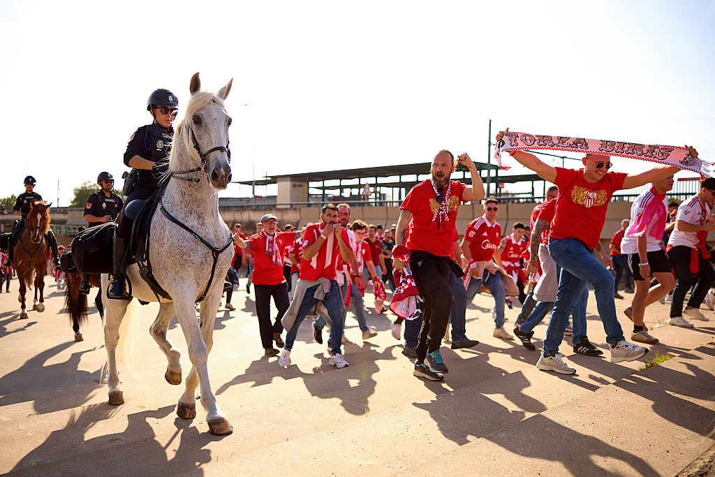 Sevilla vai reembolsar ingressos da torcida após “incidentes inaceitáveis” no clássico com o Betis