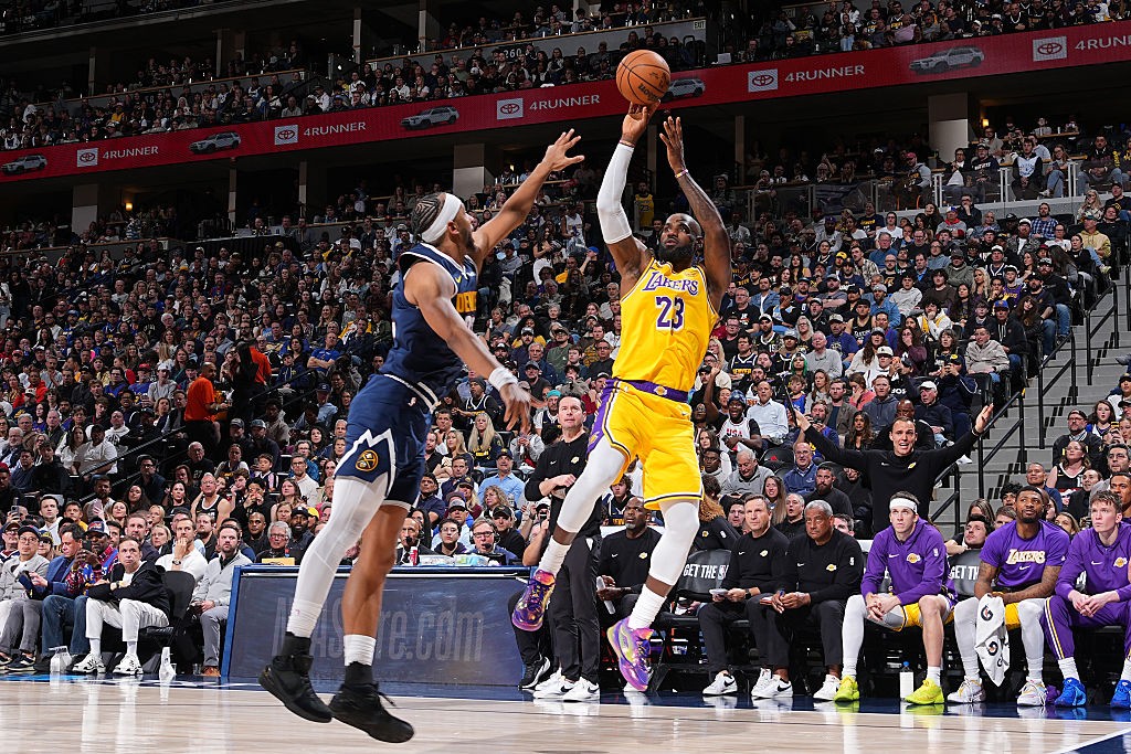 LeBron James supera Kareem Abdul-Jabbar e bate novo recorde na NBA