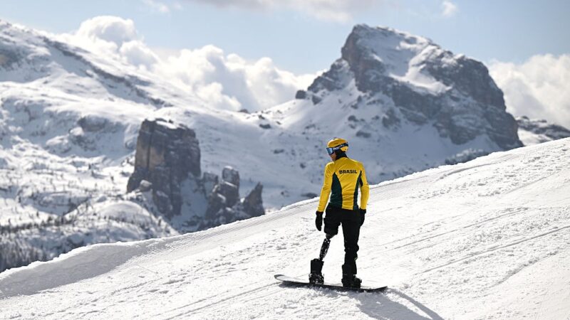 Nevasca em Cortina D’Ampezzo antecipa provas de brasileiros no snowboard slalom paralímpico