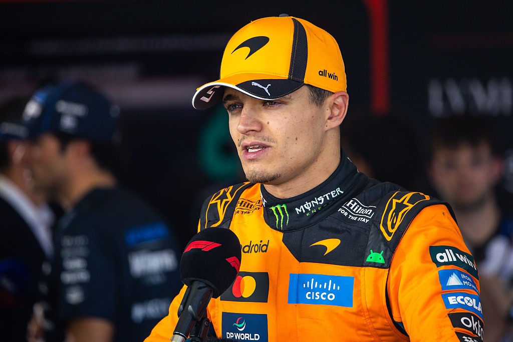 Campeão da F1 cobra melhorias no carro e lamenta distância para rivais: “Nem chegamos perto”