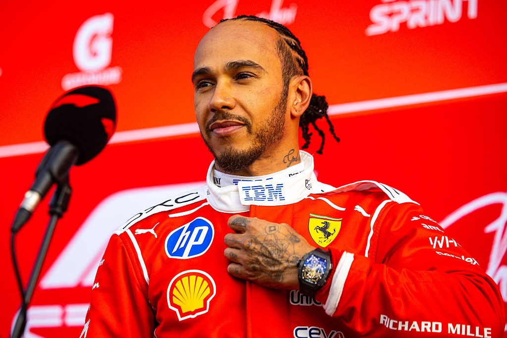 Hamilton diz que Ferrari pode ter se precipitado com asa “Macarena”