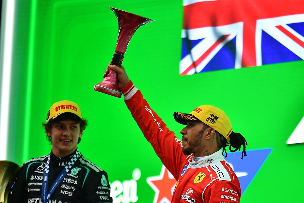 Hamilton quebra jejum de 27 corridas sem pódio na F1 e amplia recorde