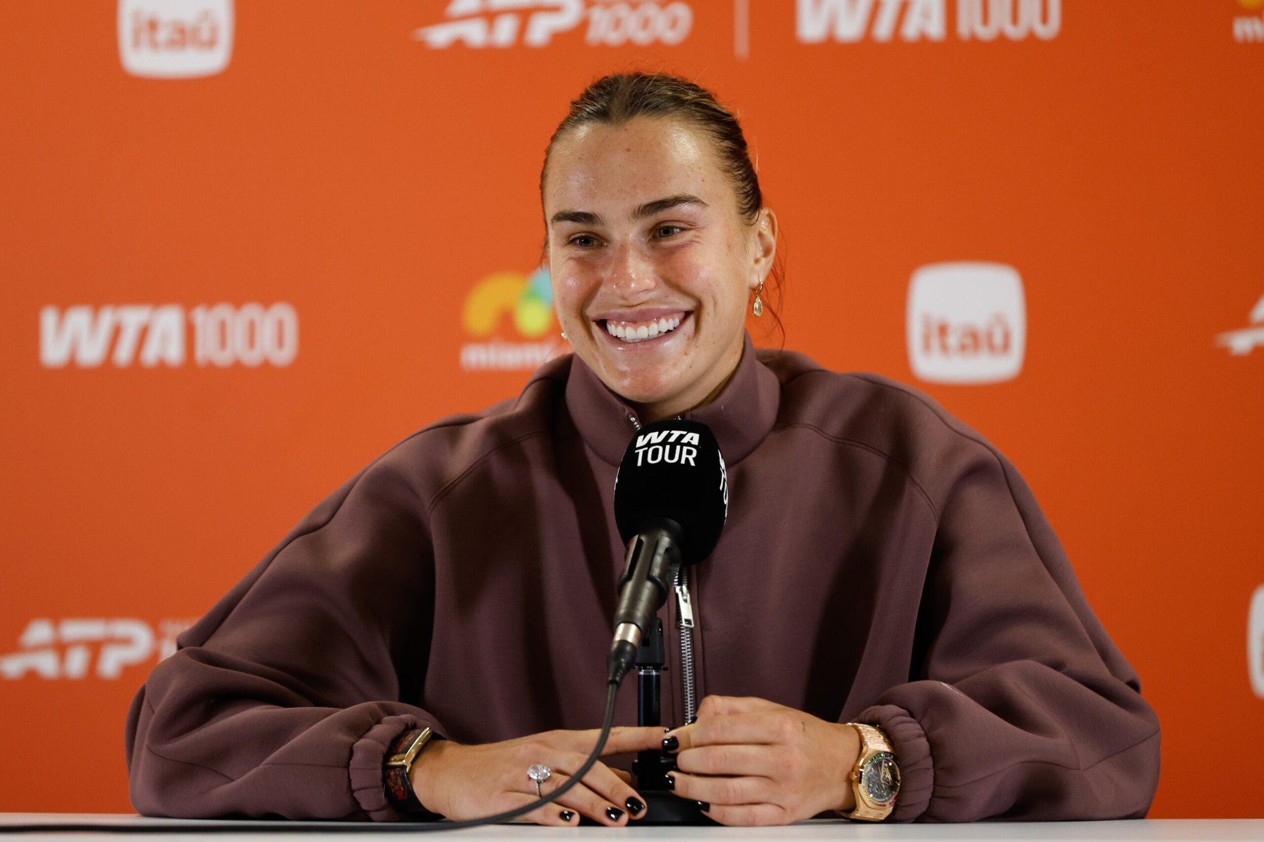 Sabalenka revela “língua mais bonita para xingar” e despistar árbitros