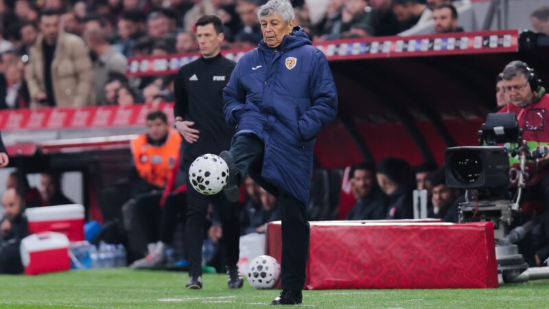 Técnico da Romênia e lenda do futebol local, Lucescu desmaia em treino e é hospitalizado às pressas