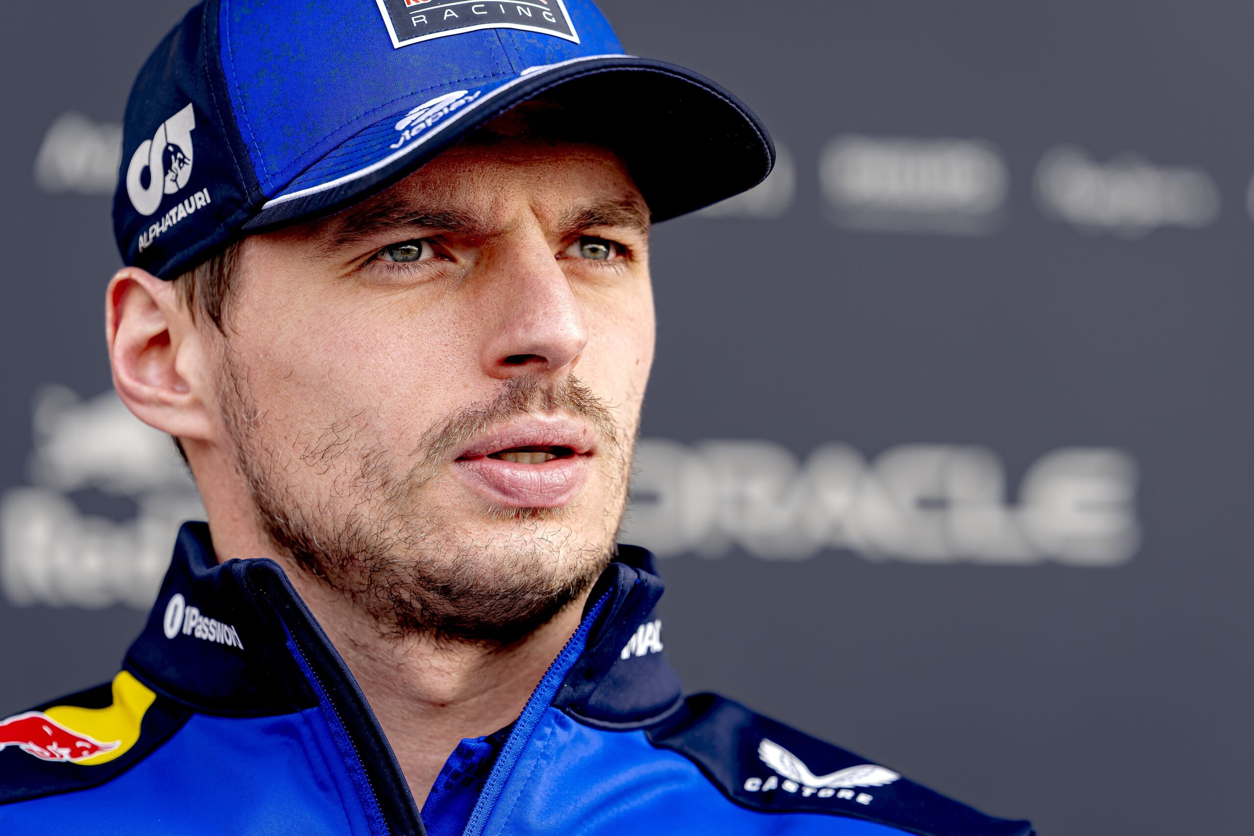 Verstappen se explica após expulsar jornalista de coletiva: “Riu da minha cara”