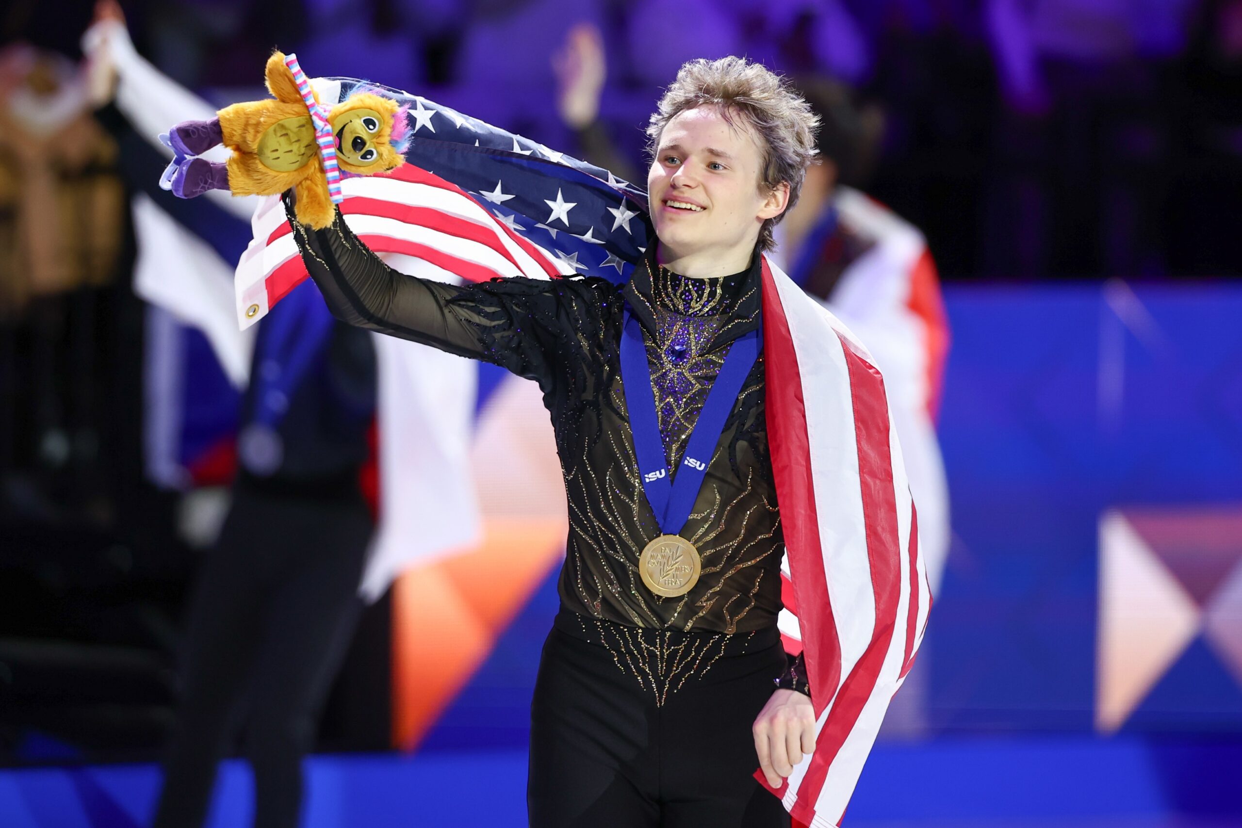 Ilia Malinin é tricampeão mundial de patinação artística após decepção nas Olimpíadas