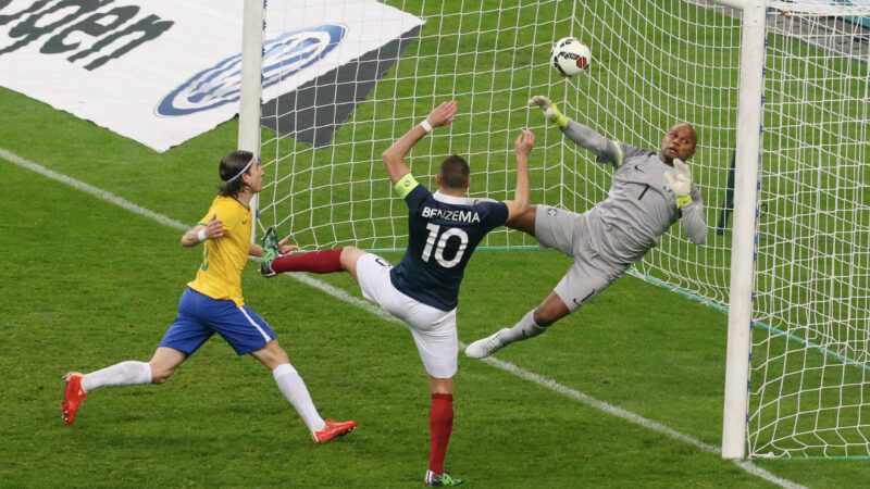 Gol de Neymar e defesaça que virou quadro: como foi o último Brasil x França, há exatos 11 anos