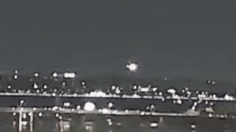 Novo VÍDEO mostra colisão frontal entre avião e helicóptero em Washington, nos EUA