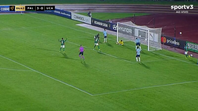 Zagueiro equatoriano participa de dois gols contra em goleada do Palmeiras na Libertadores Sub-20