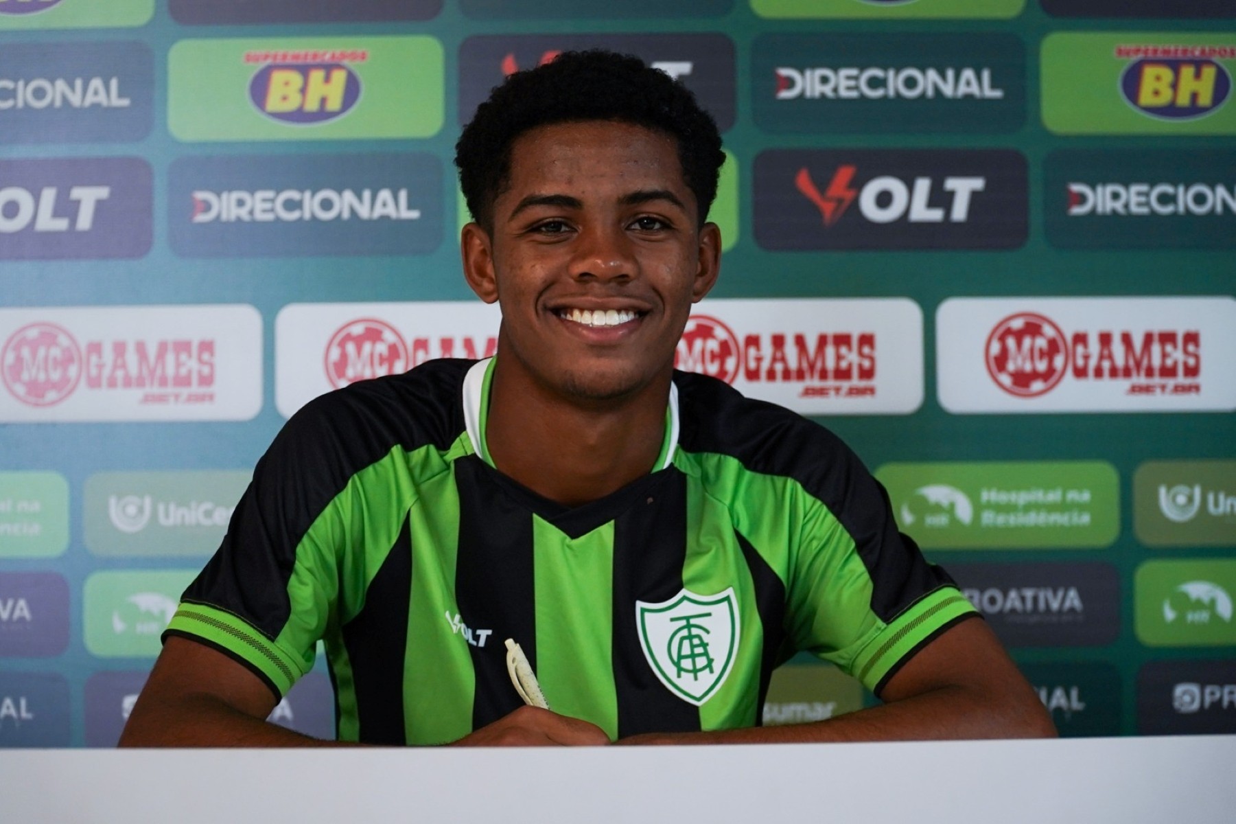 Athletico vai receber dois jogadores do América-MG na negociação por Mastriani; saiba quem são