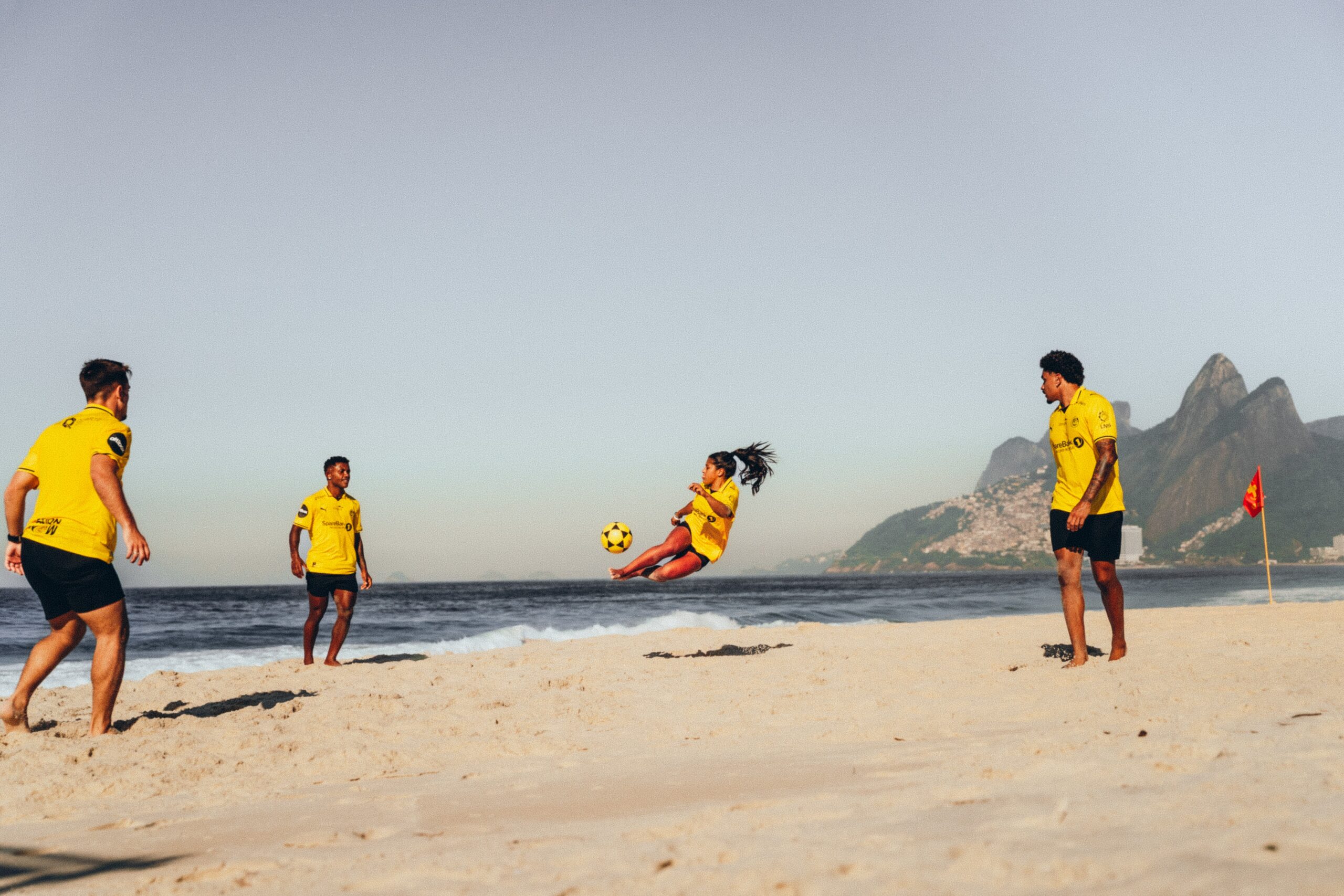 Bodo/Glimt apresenta novo uniforme com cenas gravadas no Rio de Janeiro