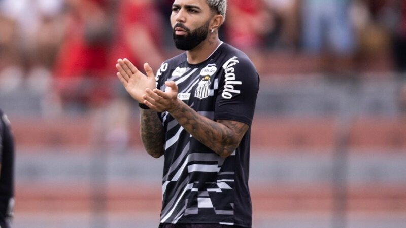 Artilheiro, garçom e capitão: Gabigol vira protagonista do Santos na ausência de Neymar