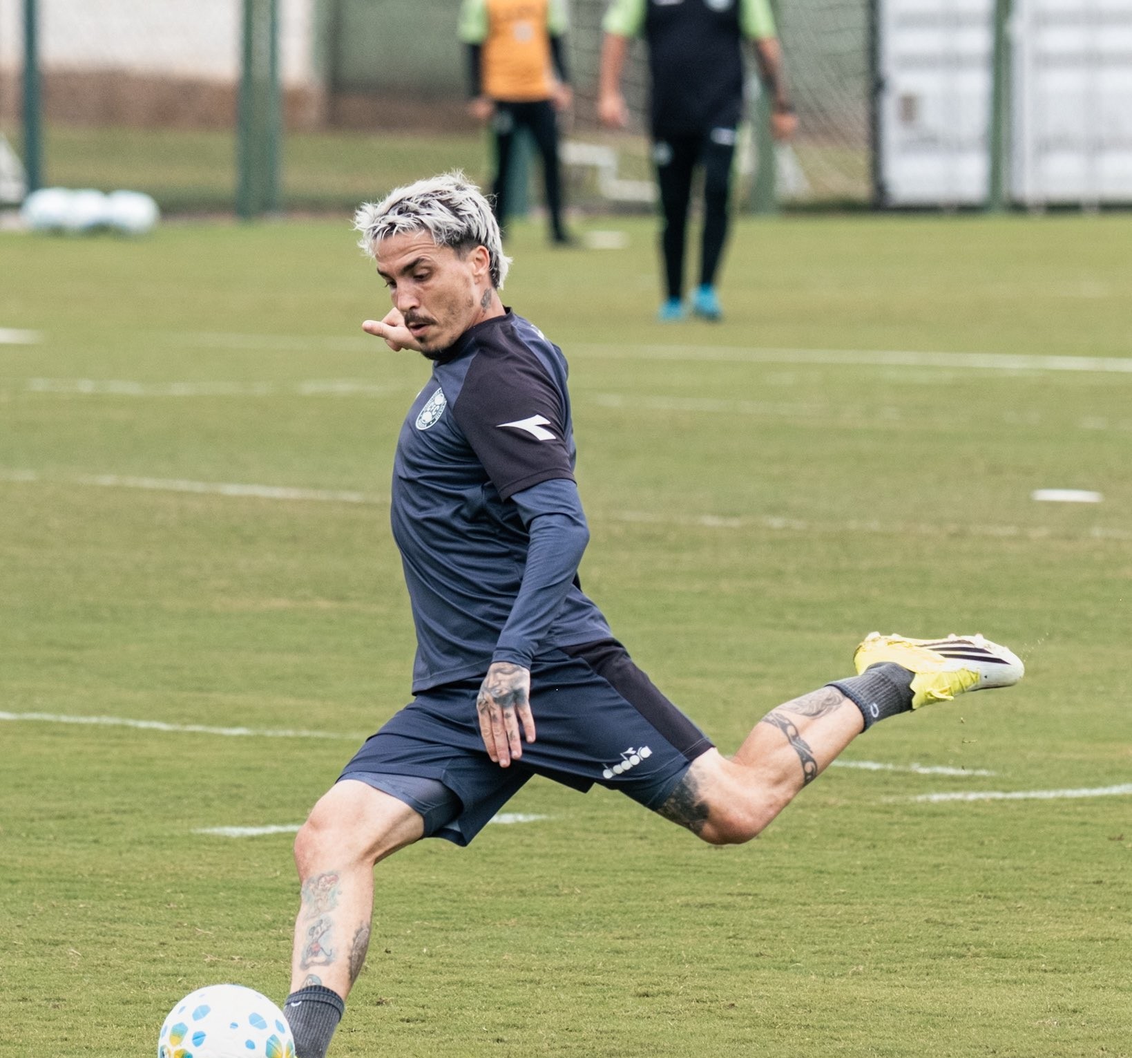 Josué é suspenso no STJD e desfalca Coritiba diante do Corinthians