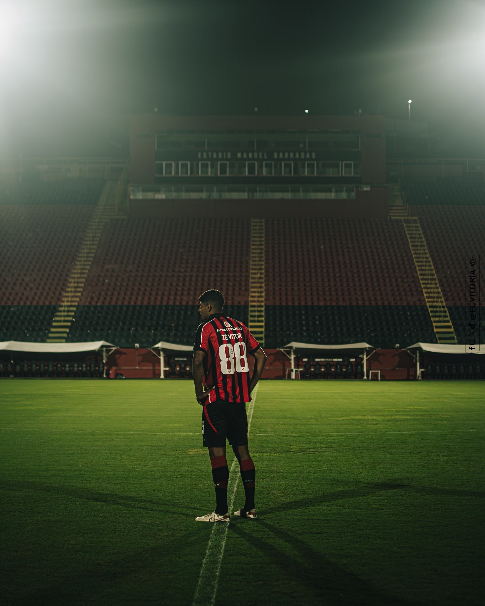 Vitória anuncia a contratação do meio-campista Zé Vitor, ex-Portuguesa