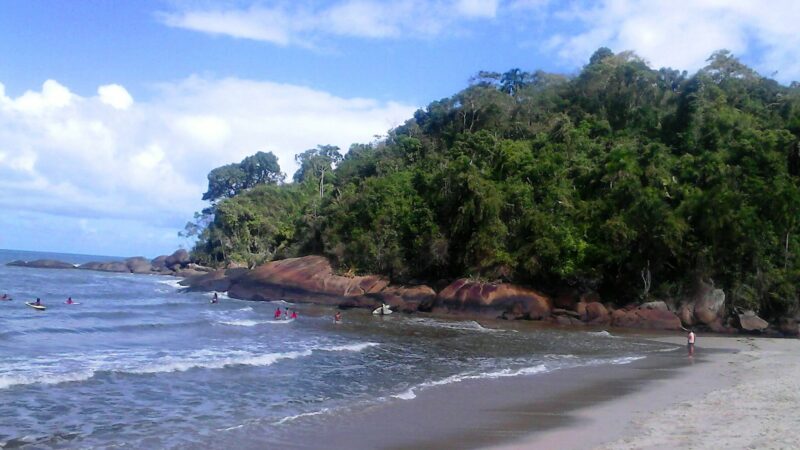 Praia de Ubatuba recebe etapa da divisão de acesso da Liga Mundial de Surfe