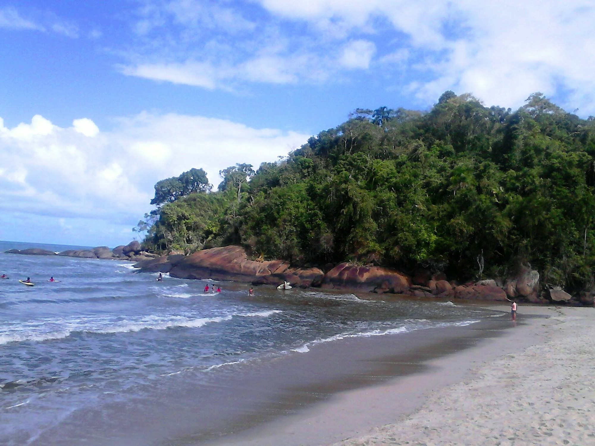 Praia de Ubatuba recebe etapa da divisão de acesso da Liga Mundial de Surfe