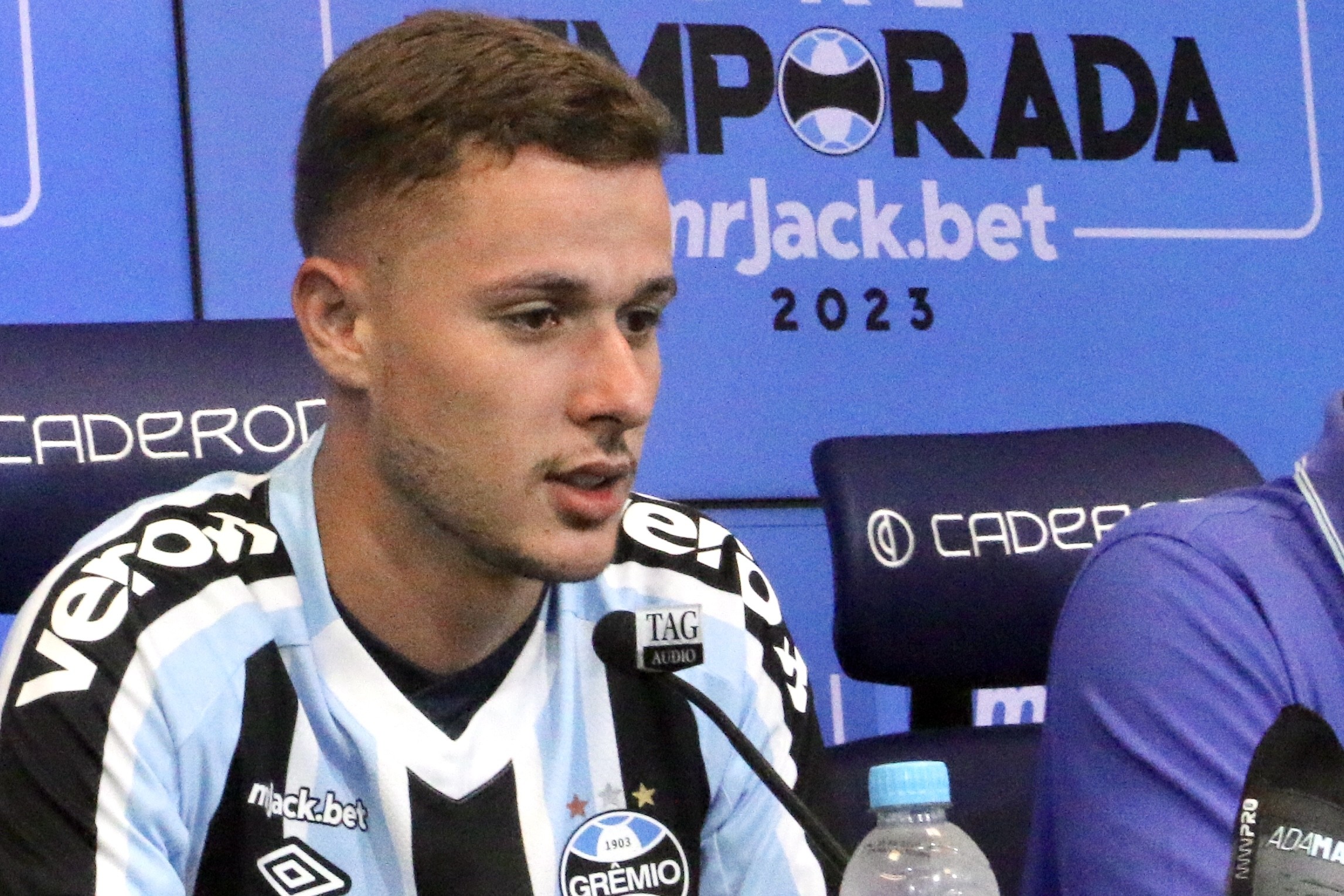 Athletic fecha com Gustavinho, ex-América-MG e campeão gaúcho pelo Grêmio