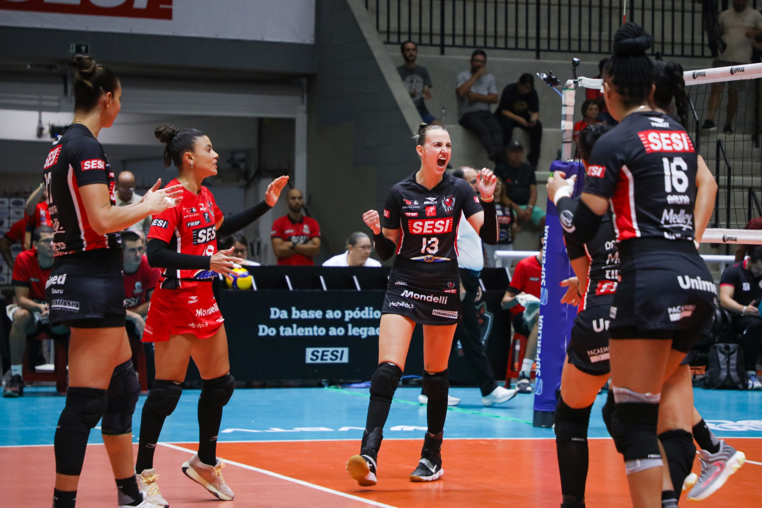 Sesi-Bauru sobra e vence Maringá com autoridade na Superliga Feminina