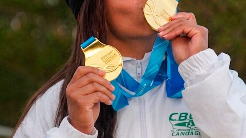 Ana Sátila conquista dois ouros em competição internacional no dia de seu aniversário