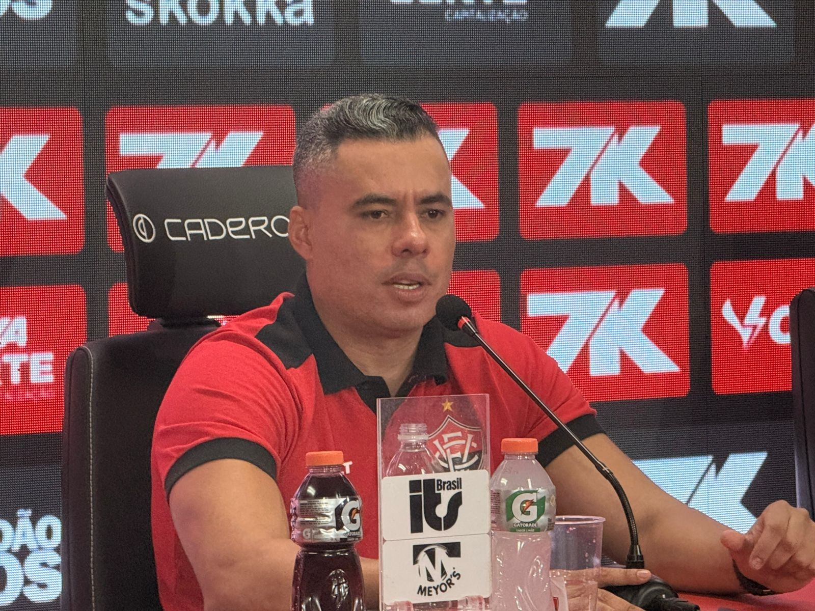 Jair Ventura elogia primeiro tempo do Vitória, mas acende alerta: “Não adianta jogar bem e não ganhar”