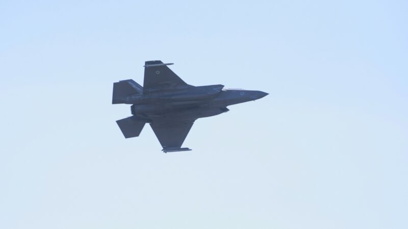 É #FAKE vídeo de jato de Israel explodindo ao ser abatido no Kuwait; cena foi criada com inteligência artificial