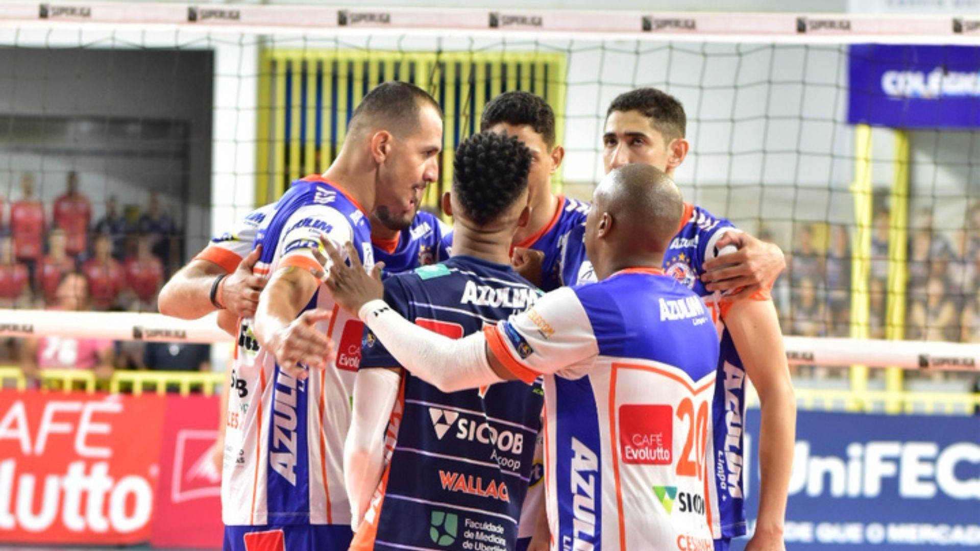Monte Carmelo bate Praia Clube e leva cidade aos playoffs da Superliga pela primeira vez