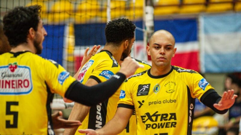 Praia Clube bate JF Vôlei e encerra primeira fase da Superliga Masculina em terceiro