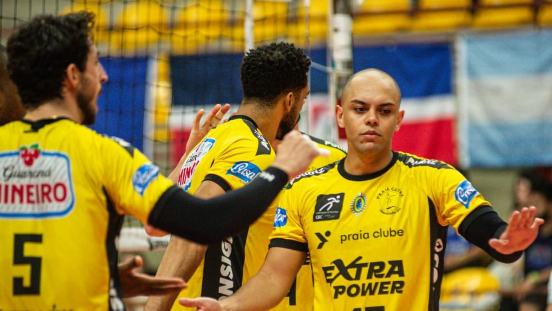 Praia Clube bate JF Vôlei e encerra primeira fase da Superliga Masculina em terceiro