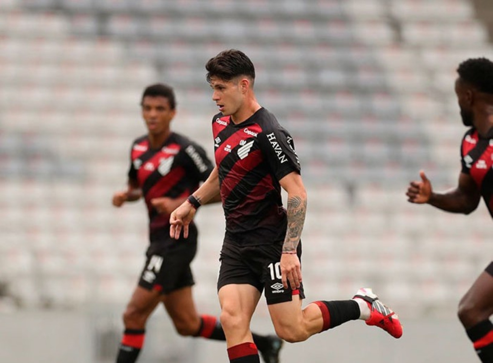 Athletico usa folga no calendário para aprimorar parte ofensiva; Odair avalia semana de treinos