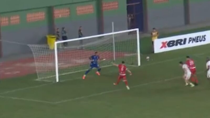 Lateral do Rio Branco-AC perde chance dentro da pequena área na decisão do Acreano; assista