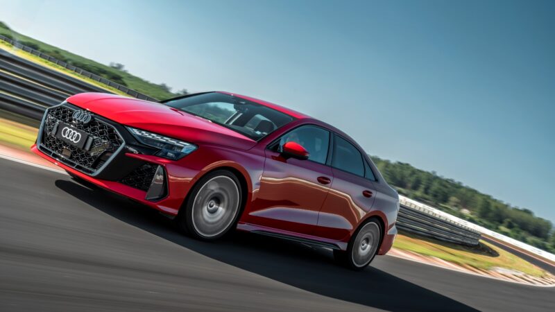 Audi RS3: como é pilotar o sedã mais potente da marca à venda no Brasil