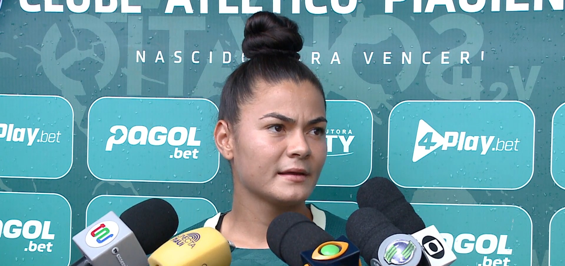 Letícia projeta estreia pelo Atlético-PI e avalia adaptação ao novo clube: “Estou me reencontrando”