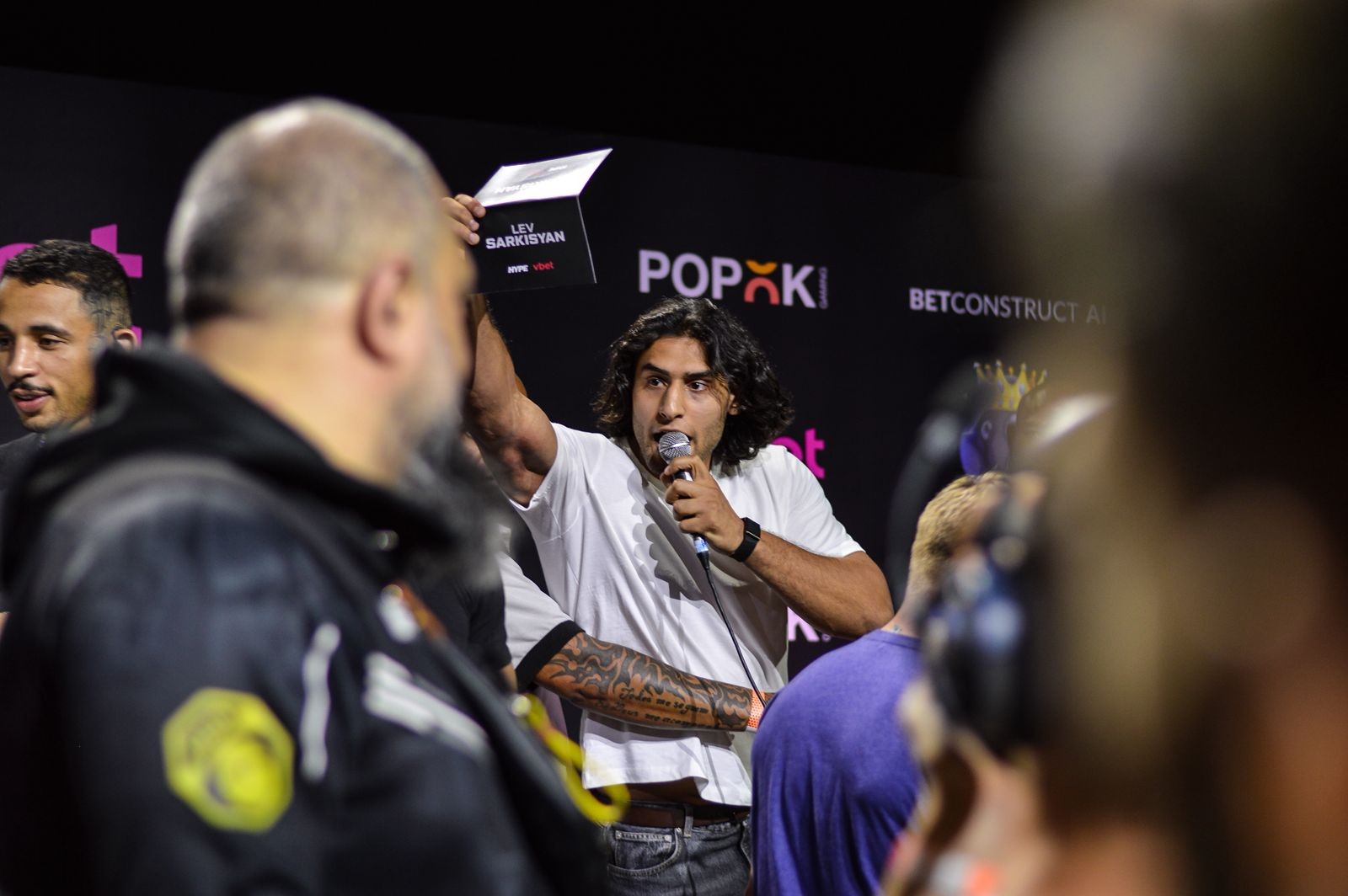 Hype: coletiva com confusão e provocações esquenta clima para evento