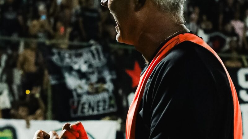 Lisca celebra vitória do Botafogo-PB no jogo de ida da final e cobra Almeidão lotado no sábado