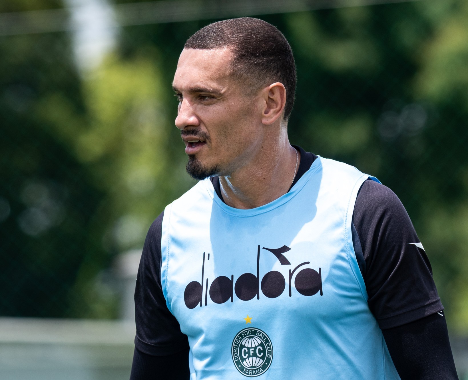 De olho no Corinthians, Maicon vê Coritiba competitivo fora de casa: “Nosso time já mostrou que pode”