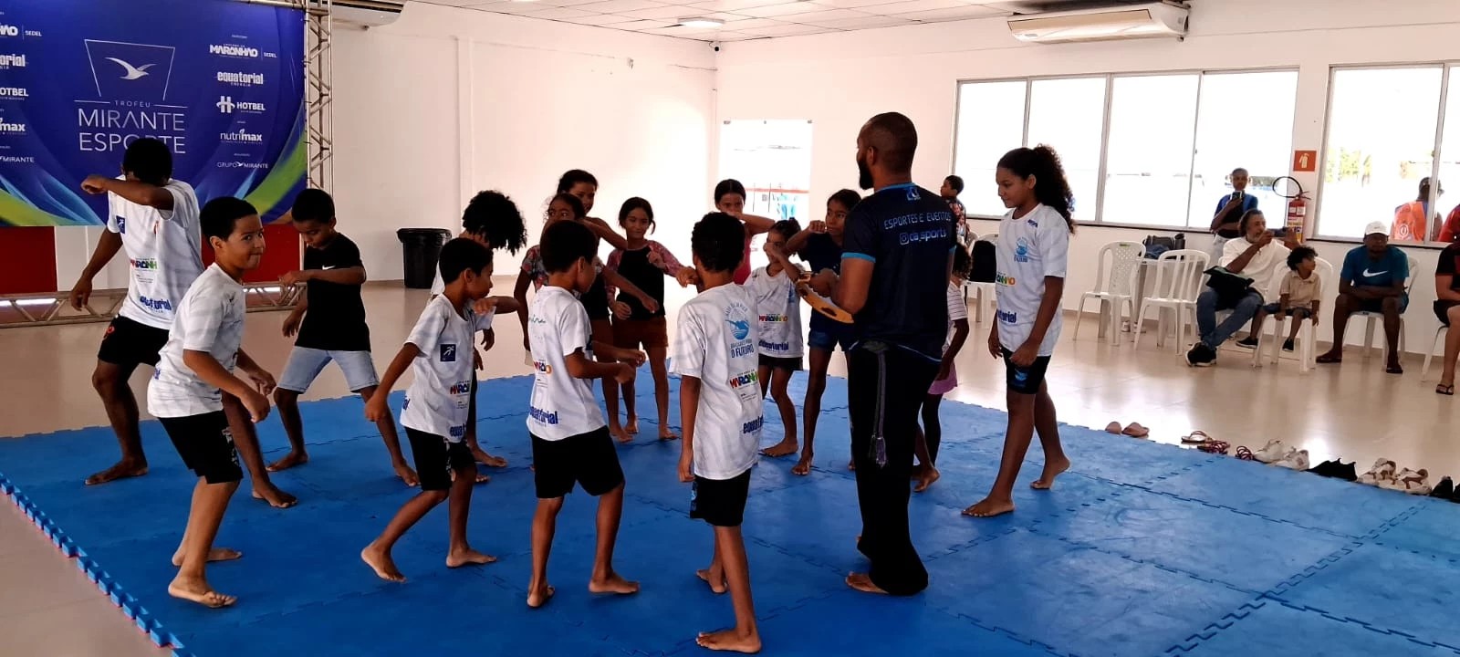 Manhã Esportiva reúne jovens atletas em ação social do Troféu Mirante Esporte