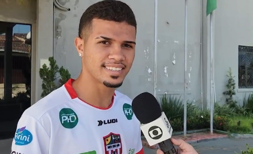 Lateral diz que conversa “mudou chave” do Santa Cruz-AC após início instável no Acreano