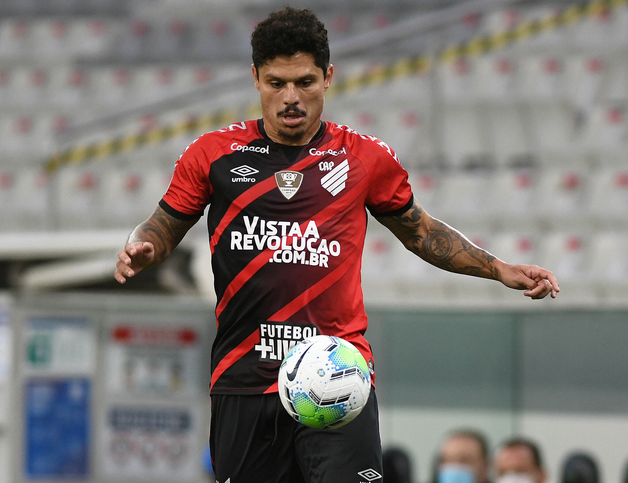 Lembra dele? Ex-Botafogo e Athletico-PR, lateral anuncia aposentadoria aos 40 anos